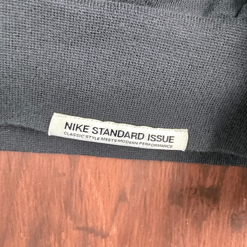 Nike Standard Issue Dri-FIT Hoodie‎ Mens Medium Black Zippered Utility Pocket - Picture 3 of 11
